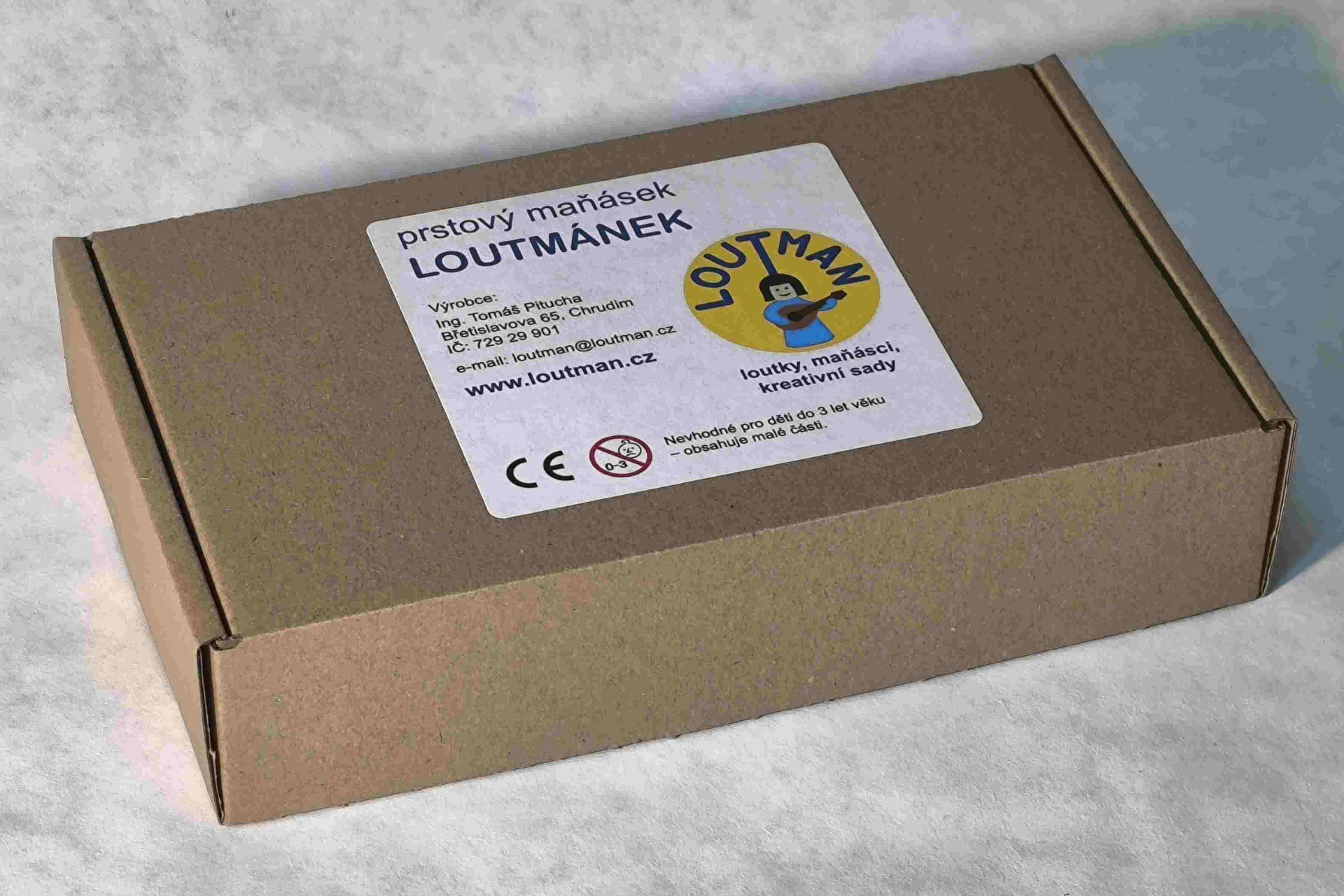 Velká krabička s barevnou etiketou LOUTMAN