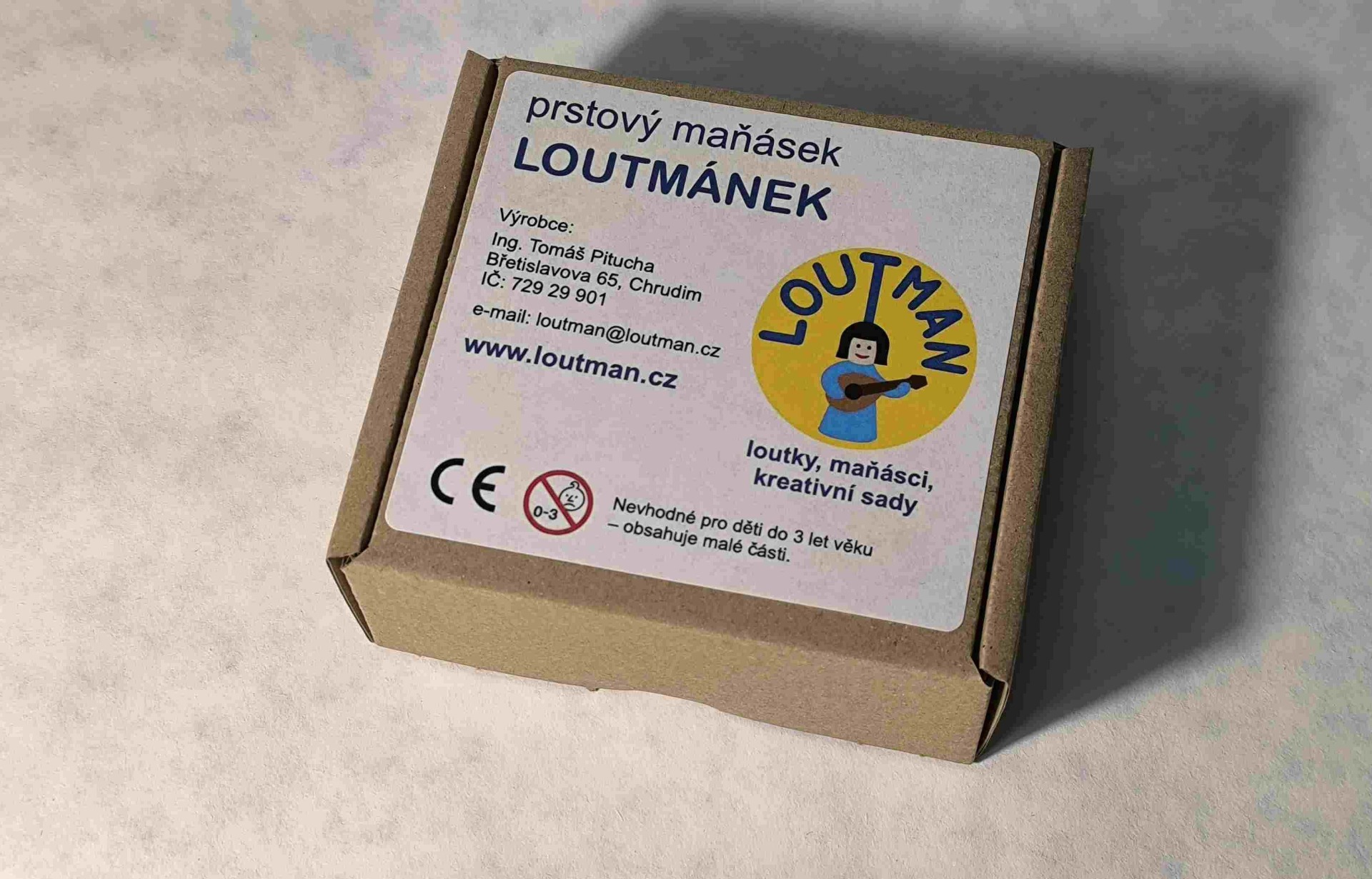 Malá krabička s barevnou etiketou LOUTMAN